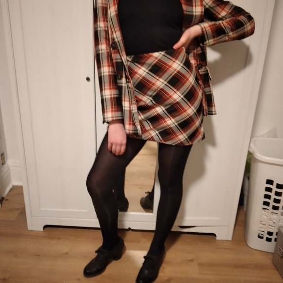 Suit and skirt set - Picture 5 of 6